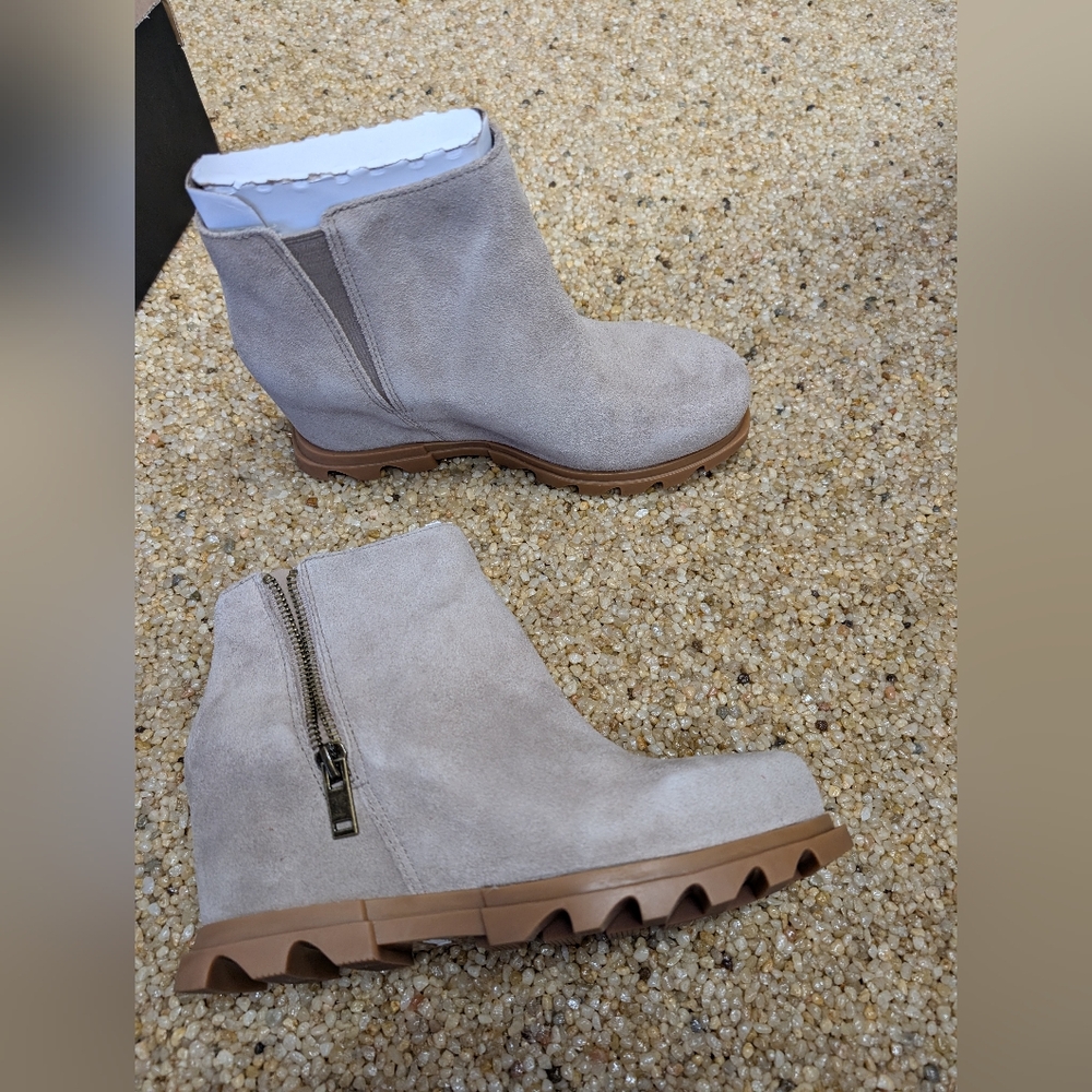 seasonal sale. Nib Sorel Boots